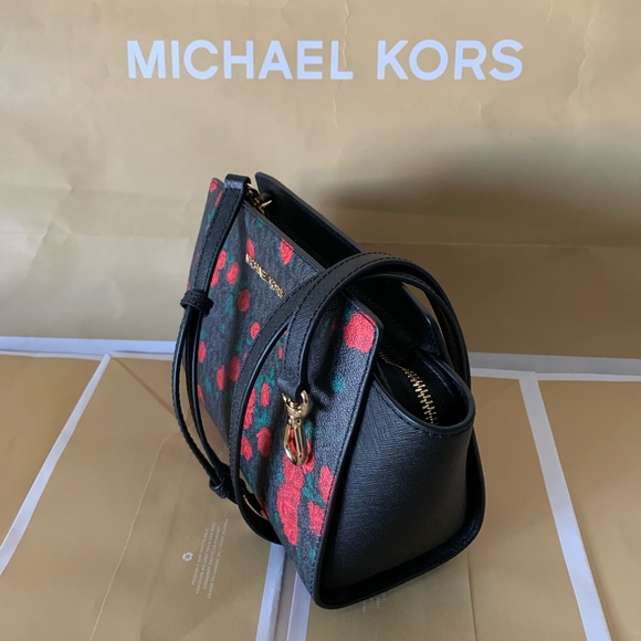 ***SOLD*** Michael Kors Selma Crossbody & Wallet - Picture 4 of 8